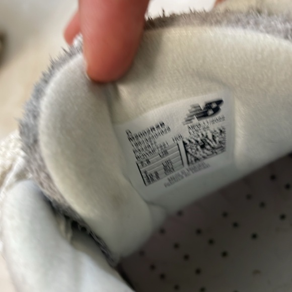 New Balance 2002r size 7.5 Women’s - Picture 4 of 5